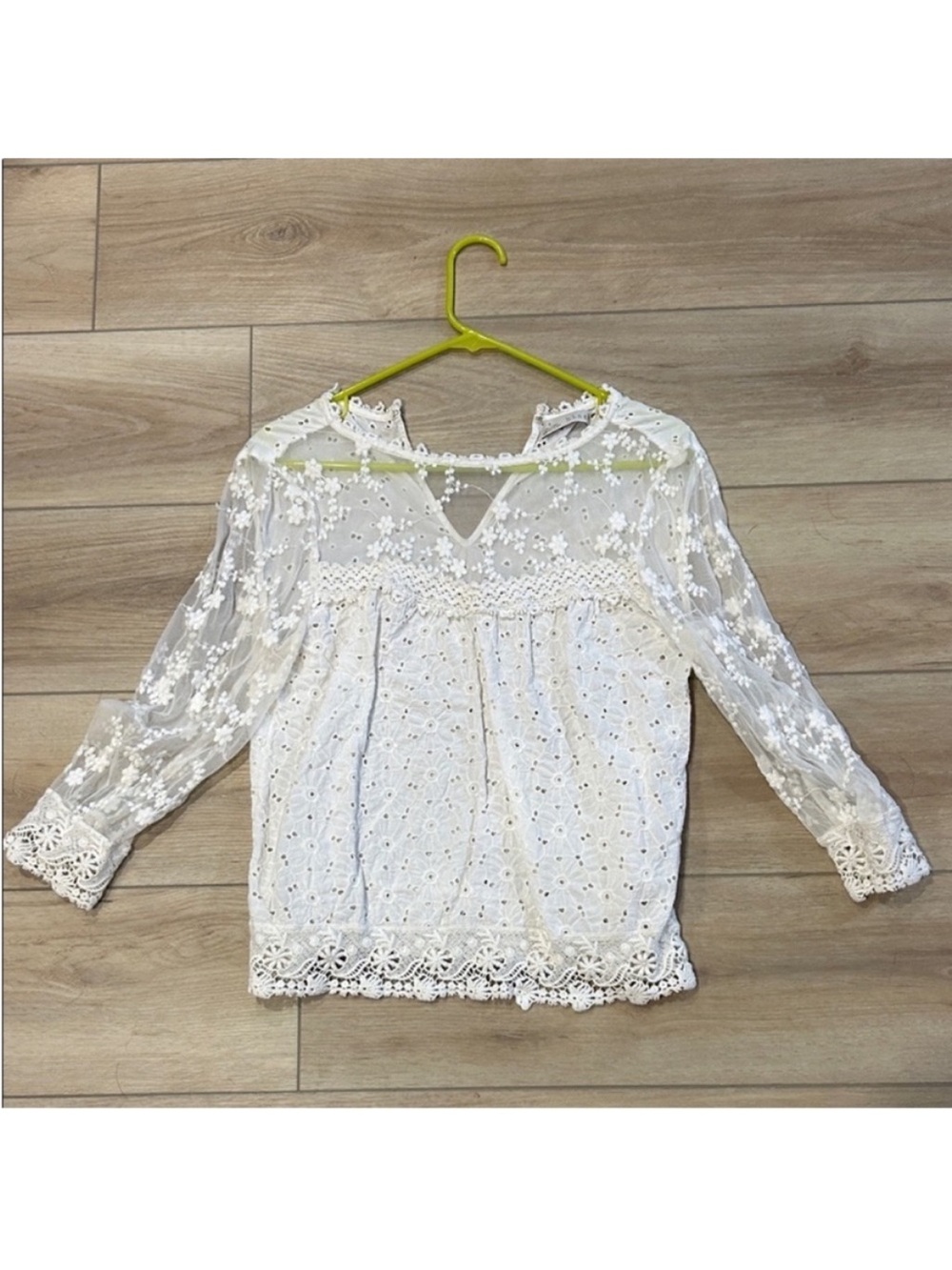 Hinge eyelet blouse size S